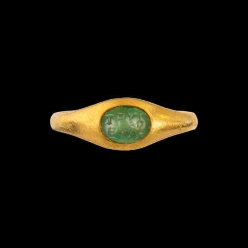A high carat gold ring set with a Roman green chalcedony intaglio.Inscription.